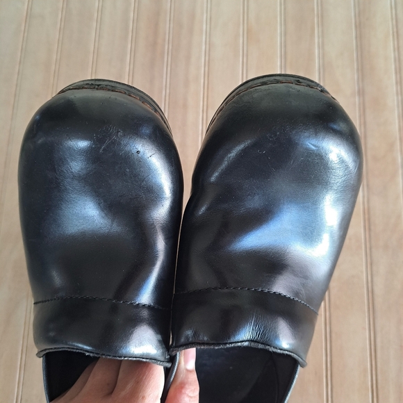 Dansko Professional Slip Resistant Comfort Waterproof Black Leather Clogs - Picture 2 of 9